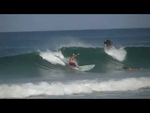 Read more about the article Avellanas Surf Report – April 18, 2013 (video)
