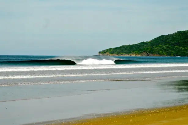 Read more about the article Playa Grande Surf Report – December 10, 2014