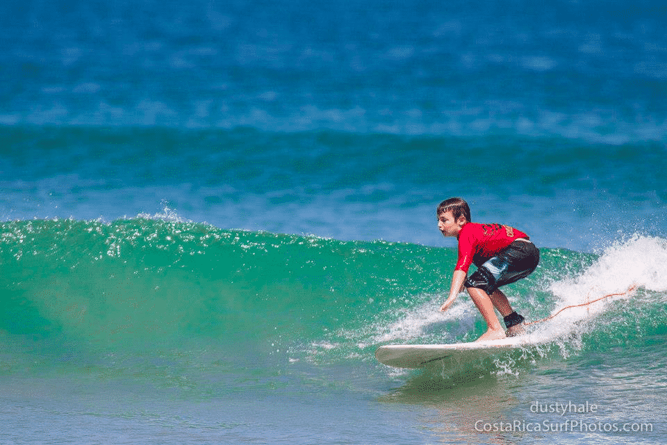Read more about the article Watching Kids Learn to Surf in Tamarindo A Parent’s Reflection