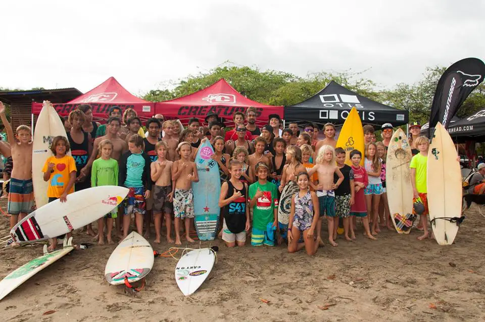 Read more about the article Surf 4 Youth host FREE surf contest in Tamarindo. Groms stoked!