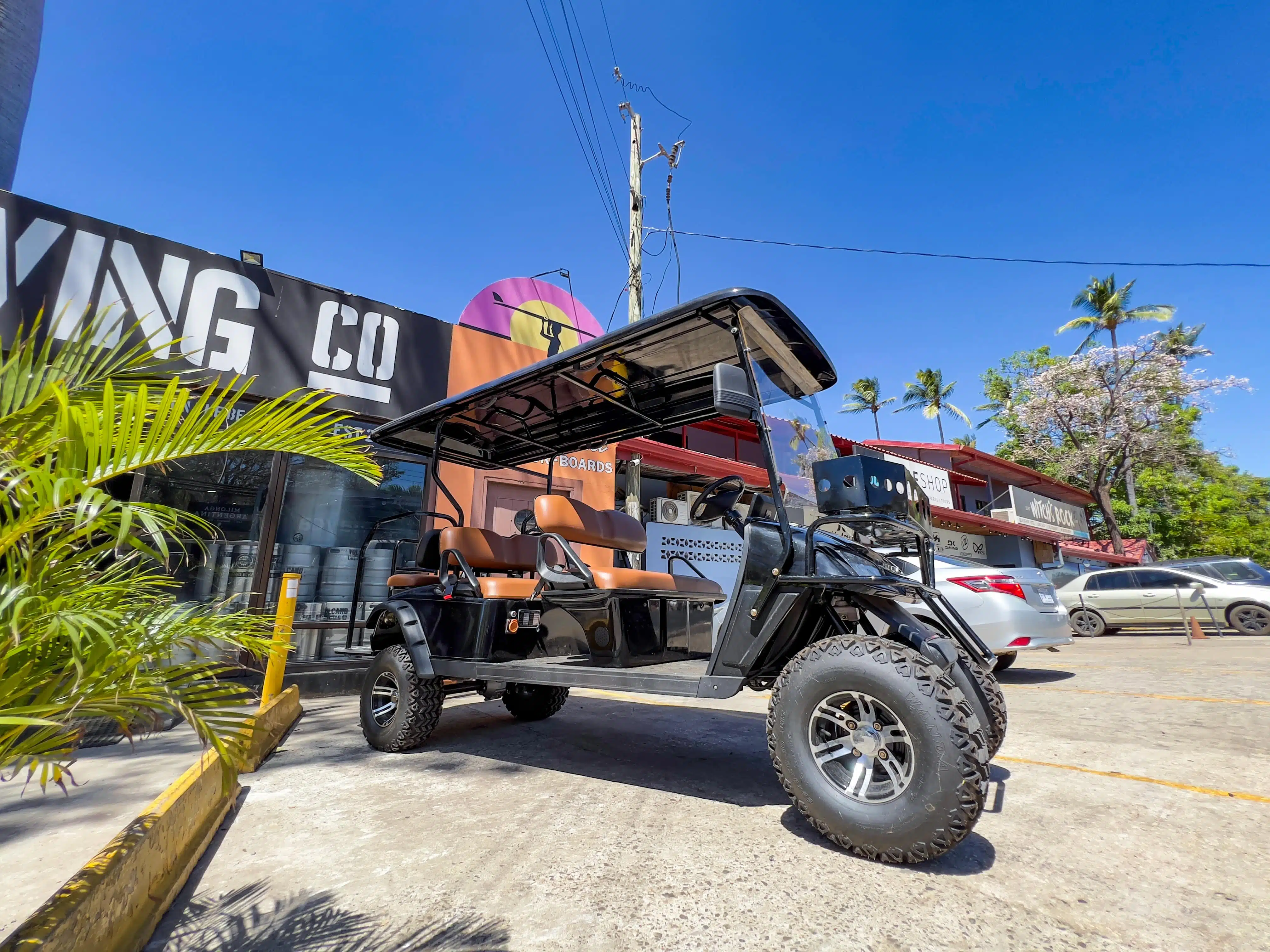 Read more about the article Take it Slow and Enjoy Tamarindo: Rent a Golf Cart