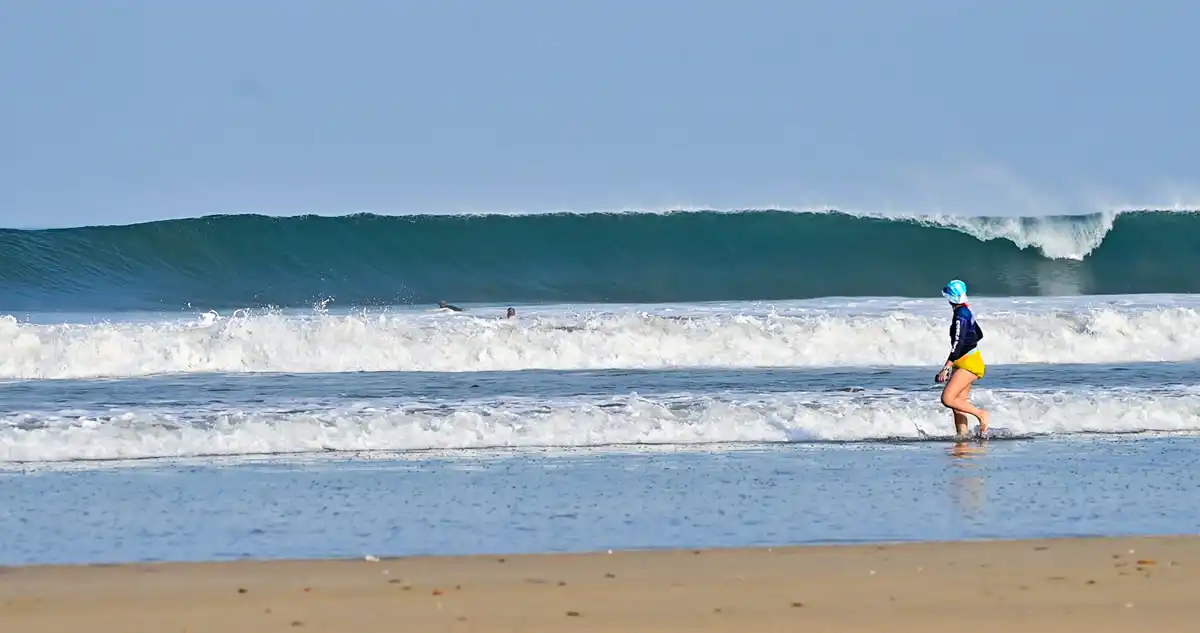 Read more about the article South Pacific Swell Season: Why It’s Prime Time for Costa Rica!