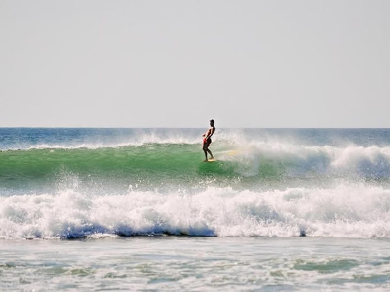 surfing-in-tamarindo-costa-rica.surf.camp